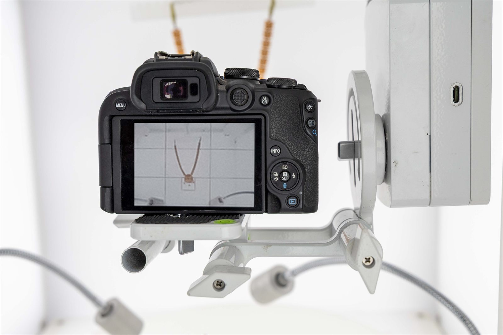 Robotic camera mount capturing
